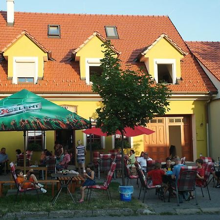 Alva Pension 2 Mikulov Eksteriør bilde