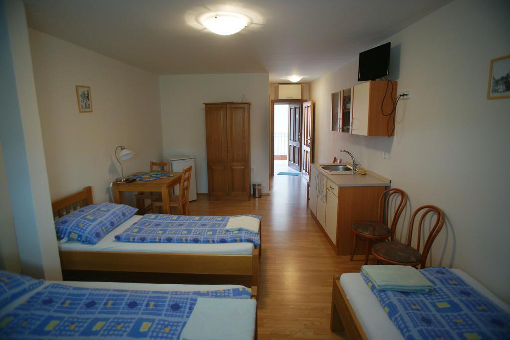 Alva Pension 2 Mikulov Rom bilde